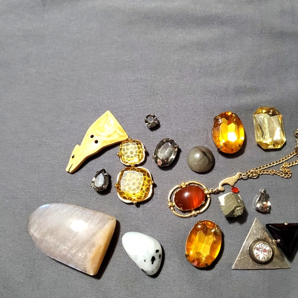 Lot of Stones, Crystals, Pendants - Picture 3 of 3
